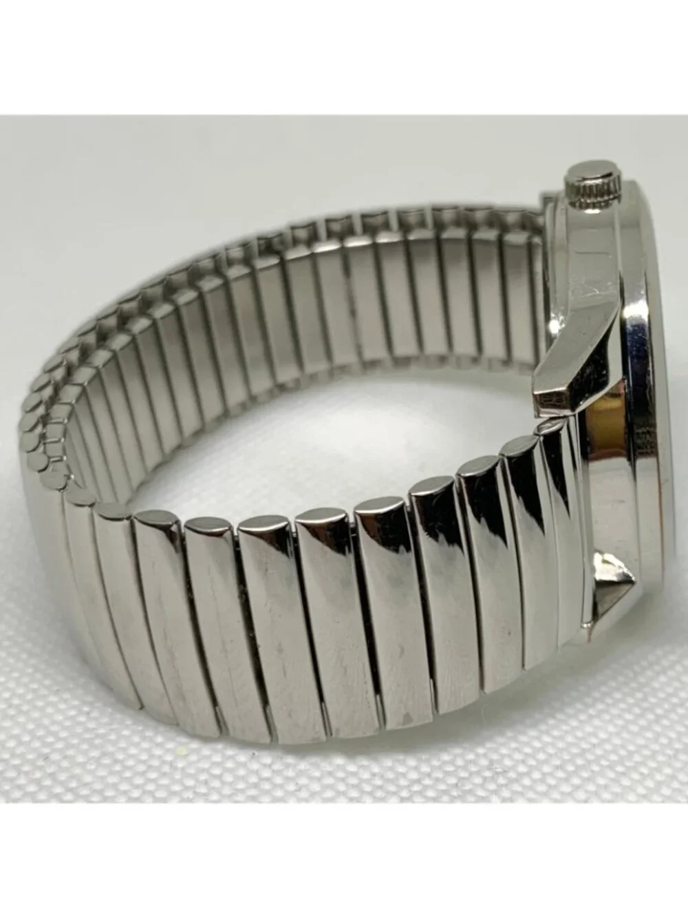 L&Co silver tone men’s watch 40mm quartz analog stretch band 7.5” running